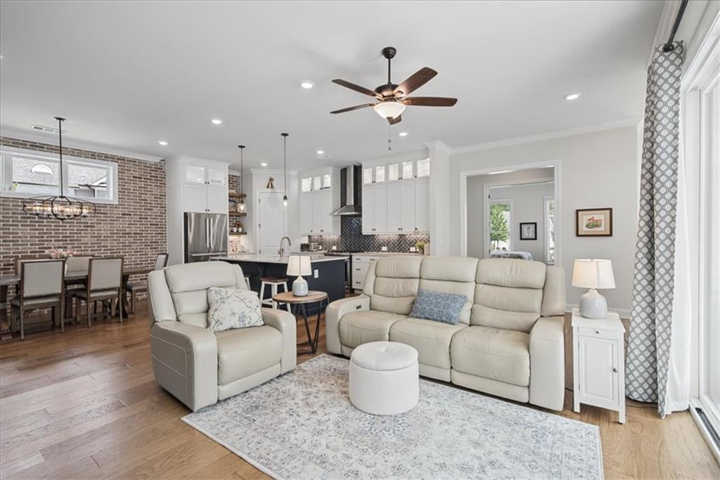 700 Hickory Hollow Walk