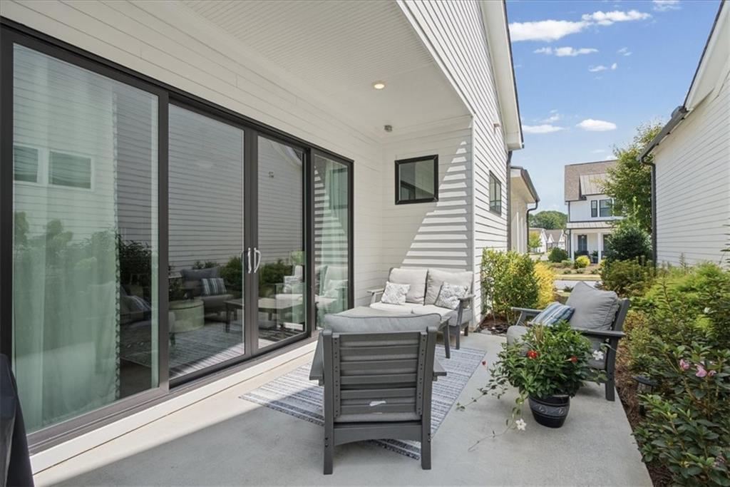 700 Hickory Hollow Walk