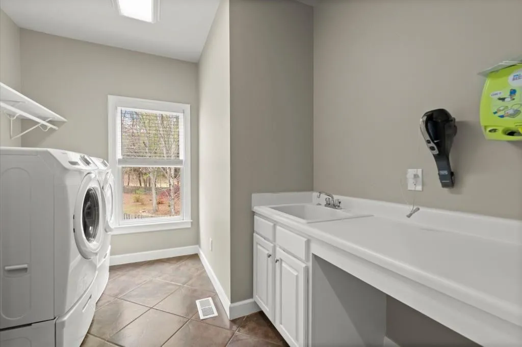 Milton, Georgia 30004, United States, 5 Bedrooms Bedrooms, ,5 BathroomsBathrooms,Residential,Pending,105564