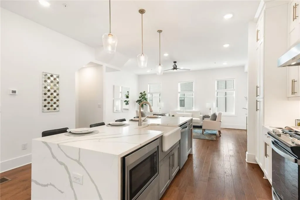 Atlanta, Georgia 30318, United States, 3 Bedrooms Bedrooms, ,4 BathroomsBathrooms,Residential,Active,120639