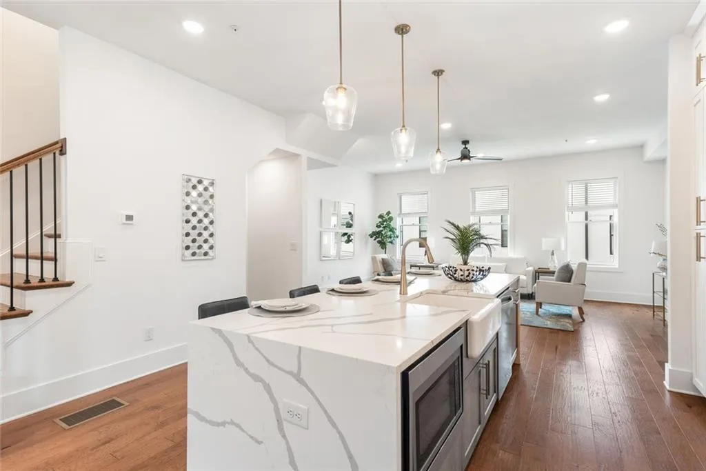 Atlanta, Georgia 30318, United States, 3 Bedrooms Bedrooms, ,4 BathroomsBathrooms,Residential,Active,120639