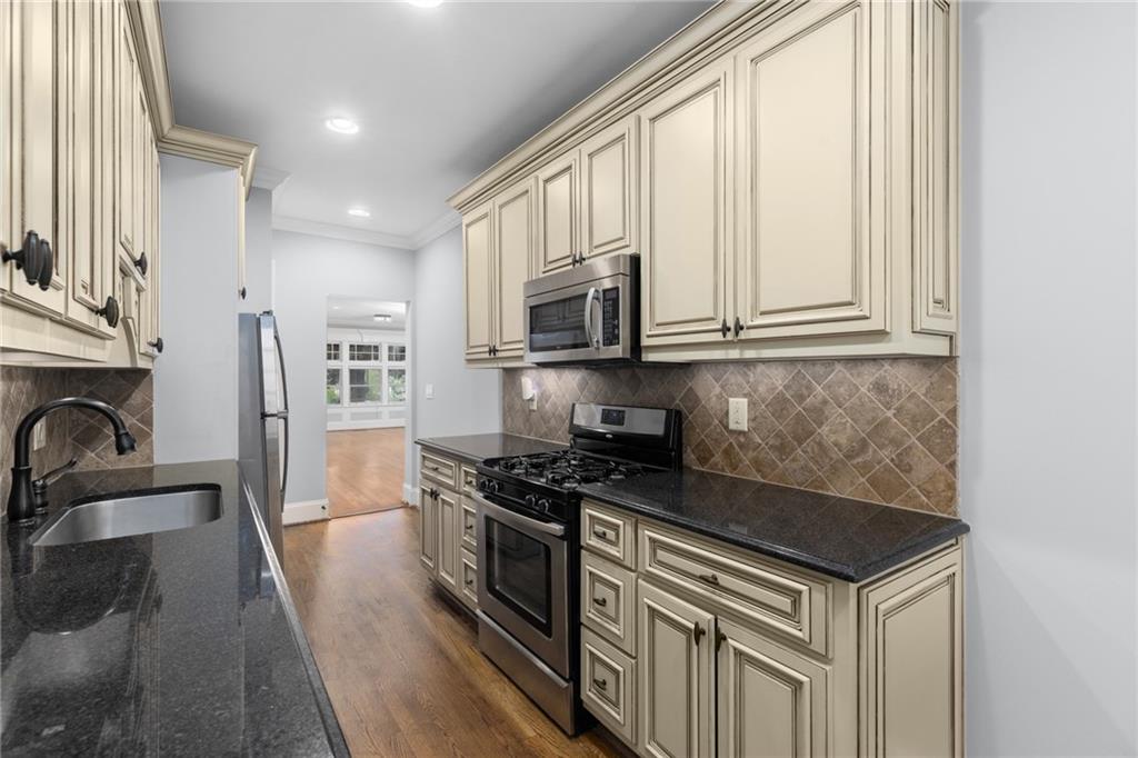 653 N Highland Avenue NE 2