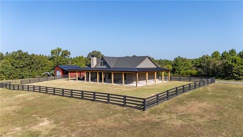 A home in Adairsville