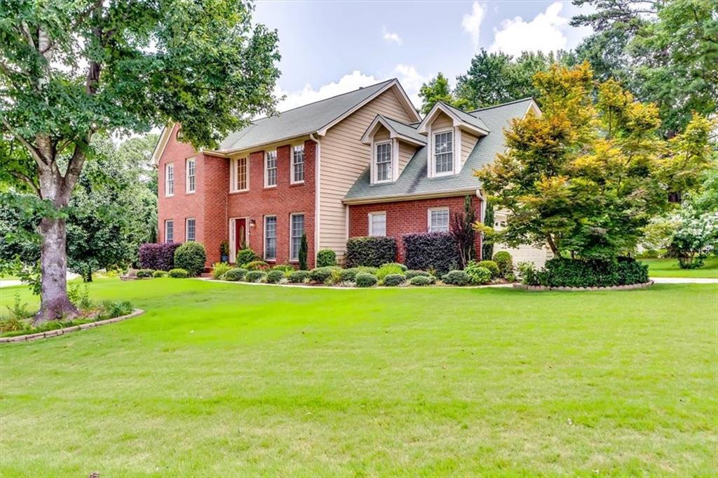 2209 Willow Crest Circle