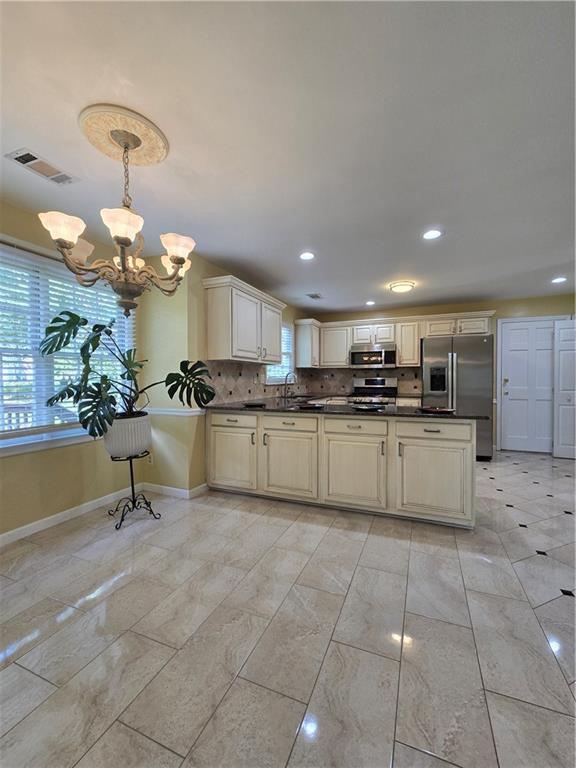 2209 Willow Crest Circle