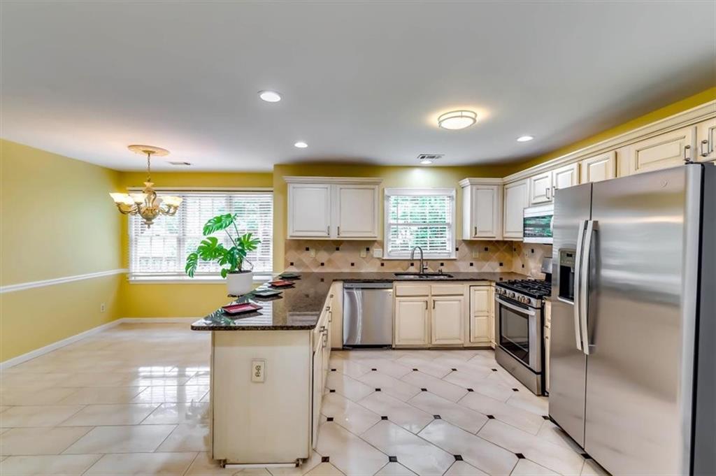 2209 Willow Crest Circle