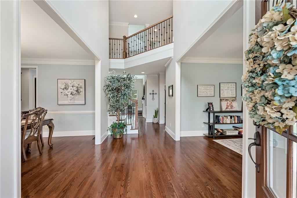 6435 Lakeaires Drive