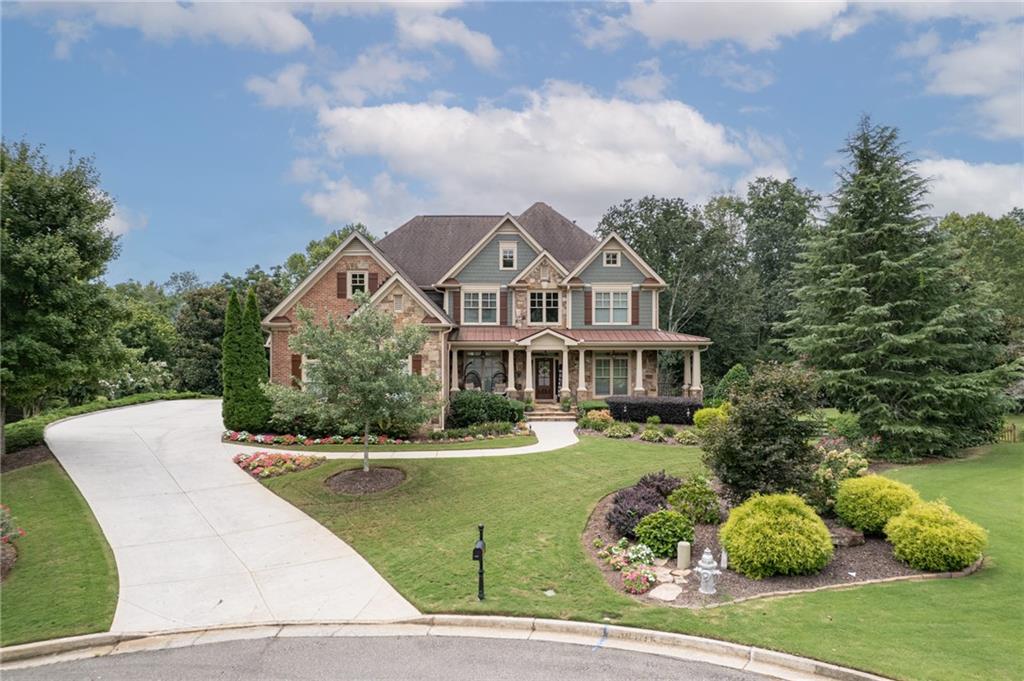 6435 Lakeaires Drive
