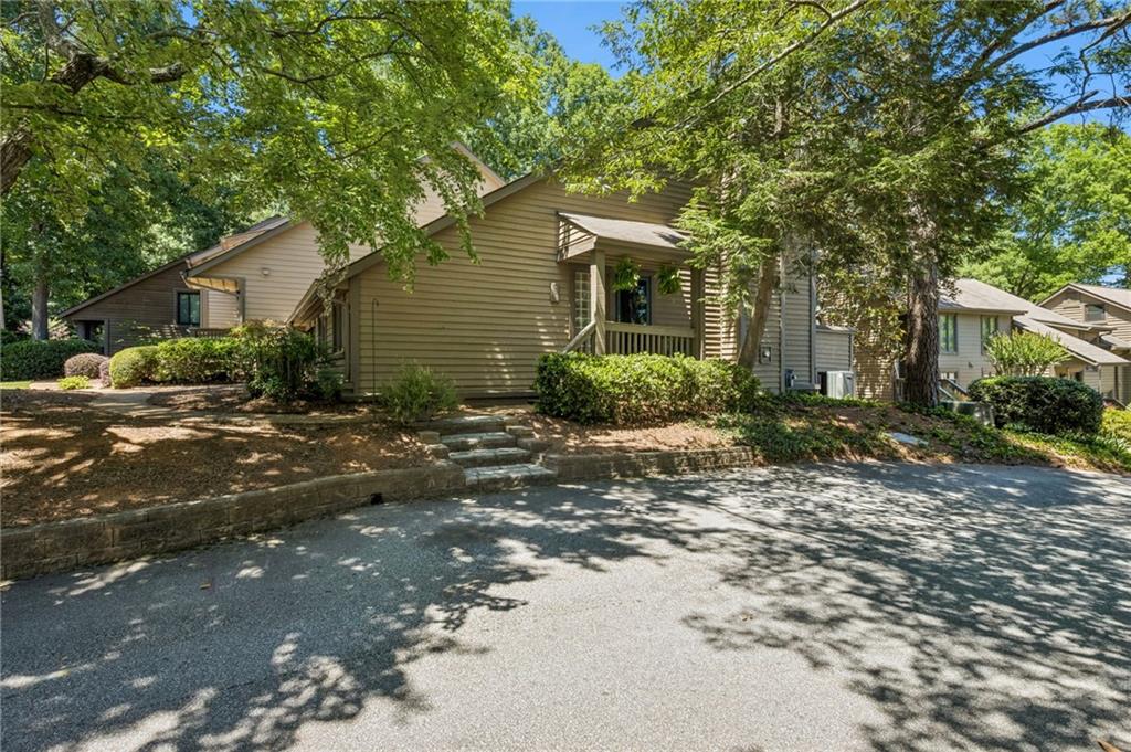 4250 D'Youville Trace