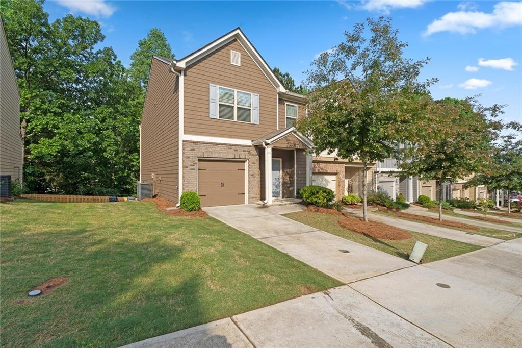 113 Oakview Passage, Canton, GA 30114 – $2,500/mo – Available September 1st
This beautifully maintained 3-bedroom, 2.5-bath end-unit townhome is located in the highly sought-after River Green community. The main level features an open layout with a spacious kitchen that includes granite countertops, stainless steel appliances, and a large island that overlooks the dining and living areas.
Upstairs, you'll find a large primary suite with a shiplap accent wall, double vanities, a walk-in shower, and a huge walk-in closet. Two additional bedrooms, a full bath, and an upstairs laundry room offer both space and convenience.
Enjoy peaceful wooded views from the private back deck, plus the convenience of a one-car garage with driveway parking. Residents also have access to incredible community amenities, including pools, tennis courts, playgrounds, trails, and a fitness center.
Professionally managed by Pinnacle Real Estate. Available for move-in September 1st!