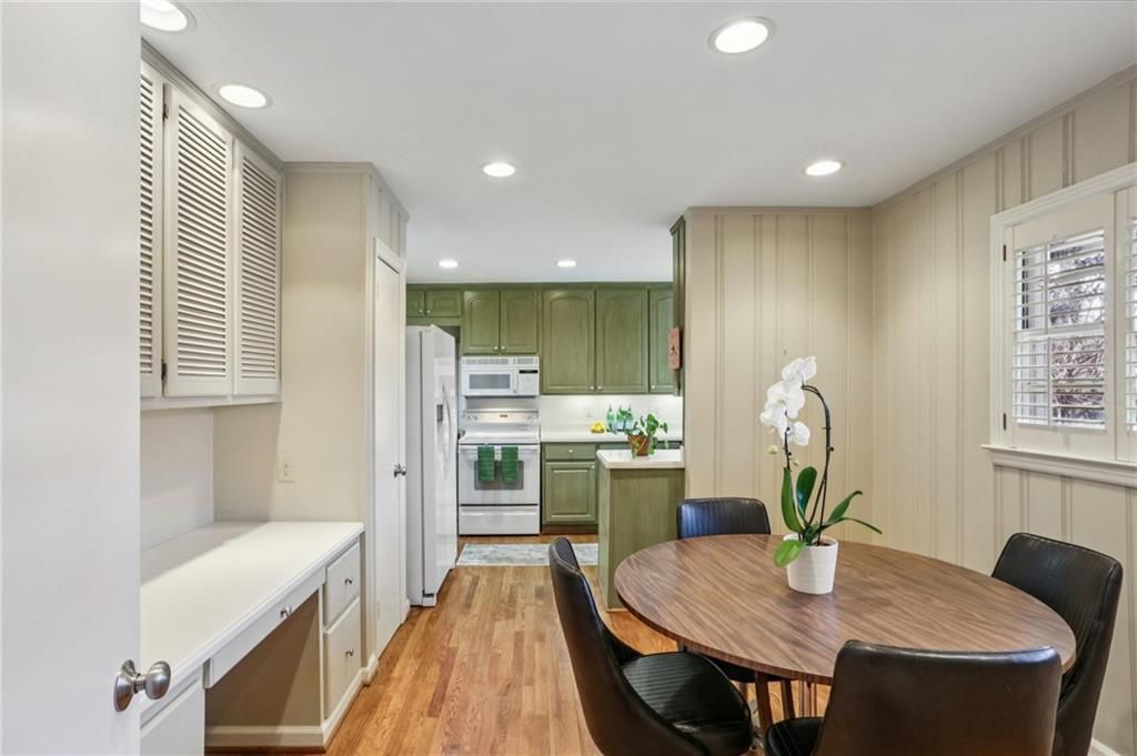 Photo of 2556 Defoors Ferry Road NW, Atlanta, GA 30318 (MLS # 7705243)