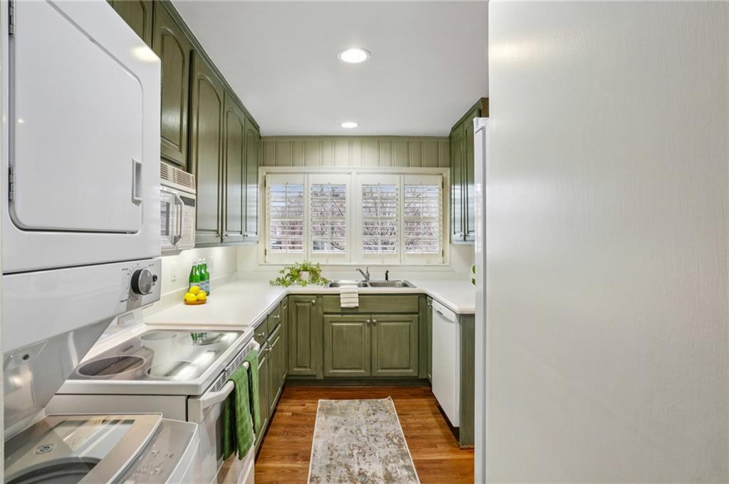 2556 Defoors Ferry Road NW