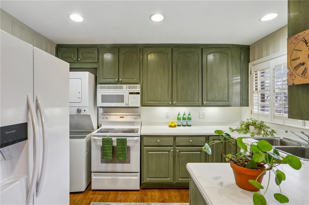 2556 Defoors Ferry Road NW