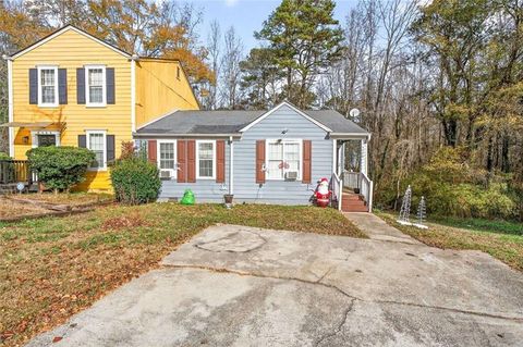 Townhouse For Sale - 6470 Bedford Lane<br/> Lithonia, GA 30058