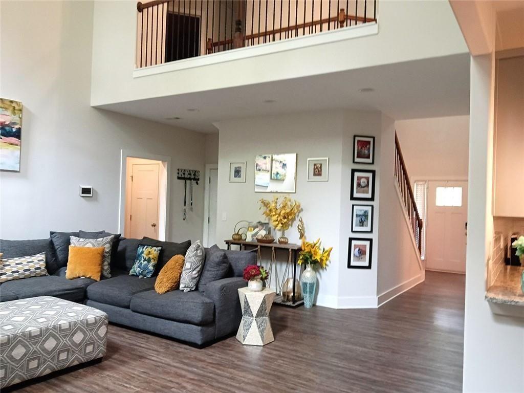 807 Ridgeview Court