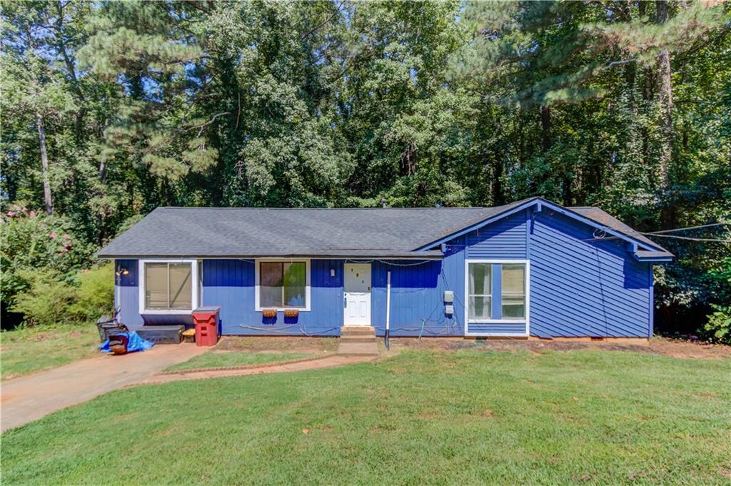Great opportunity to get into the sought after Brookwood school district! This 3 bedroom, 2 bathroom is full of potential. The thoughtfully designed layout provides great sized bedrooms with plenty of closet space. A flexible bonus room could be used as a gaming lounge, home office, or use it as a 4th bedroom! Screaming fast internet is available from AT&T Fiber for smooth gaming and the consistency you need for serious remote work. Granite countertops and updated cabinetry make this kitchen the heart of the home. Newer roof and newer HVAC. Don't miss this opportunity to build equity while you put your personal touches in this fantastic starter home.