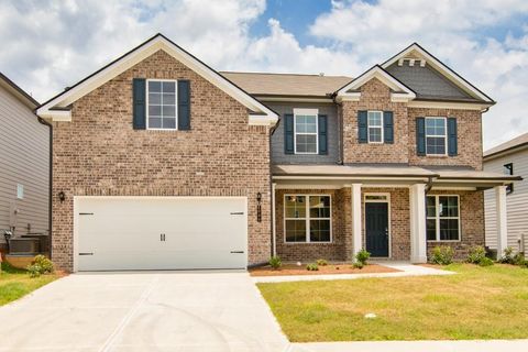 Single Family Residence in Buford GA 4090 Rockcap Cove.jpg