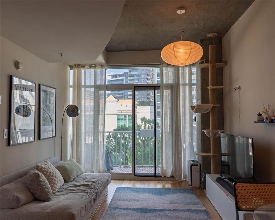 250 PHARR Road NE 806