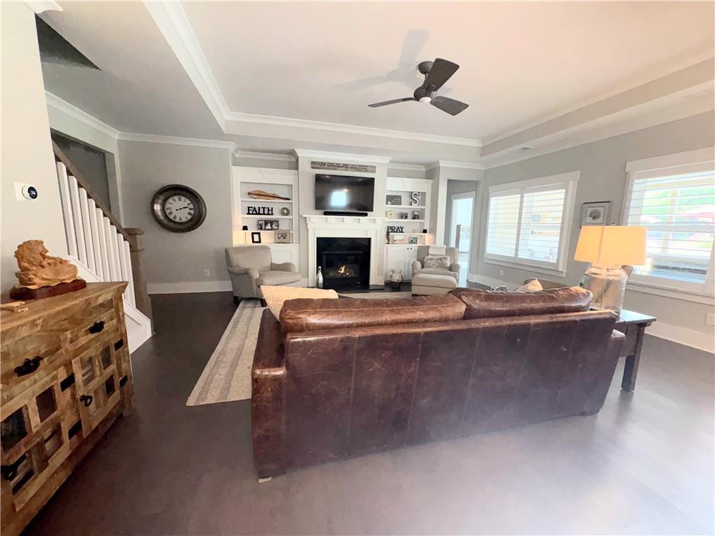848 Rolling Hill NW