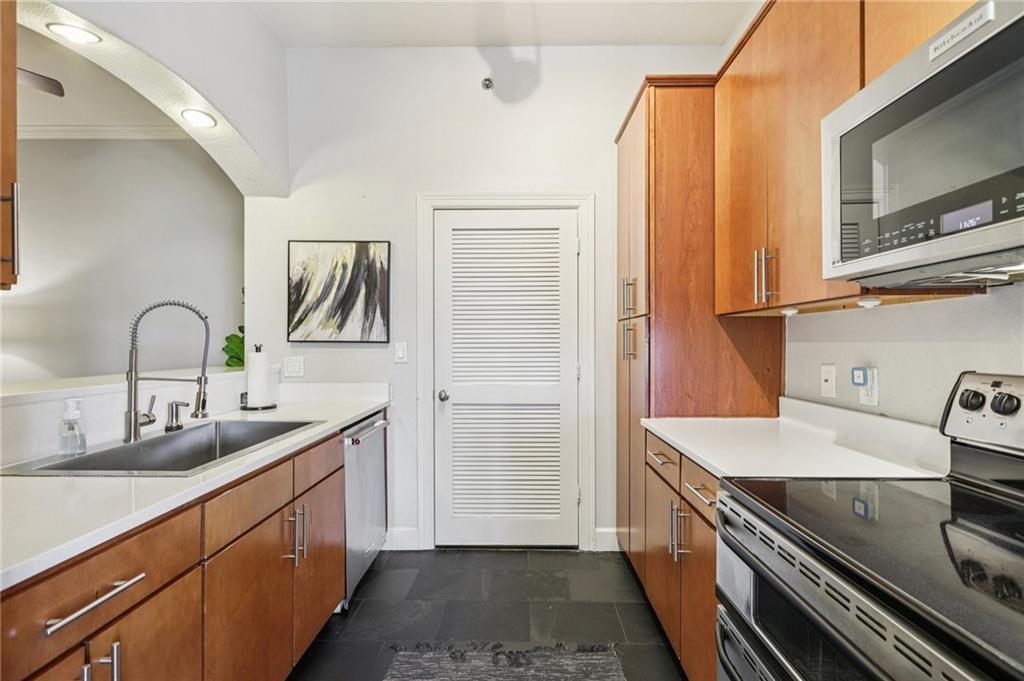 3445 Stratford Road NE 2108