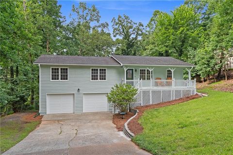 Homes For Sale - 426 Riverlake Court<br/> Woodstock, GA 30188