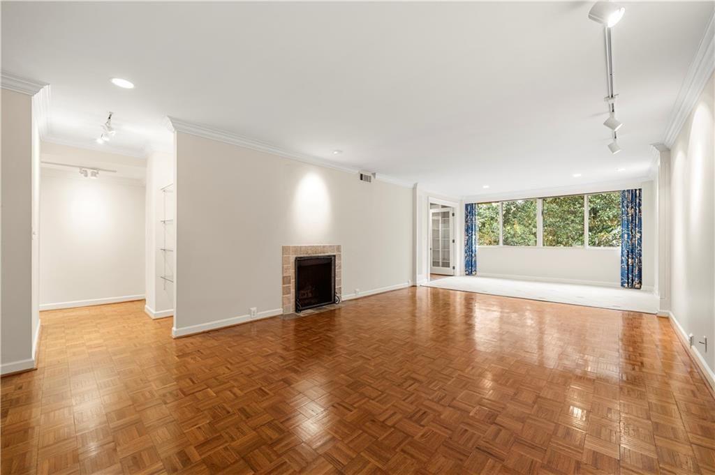 2734 Peachtree Road NW C-404