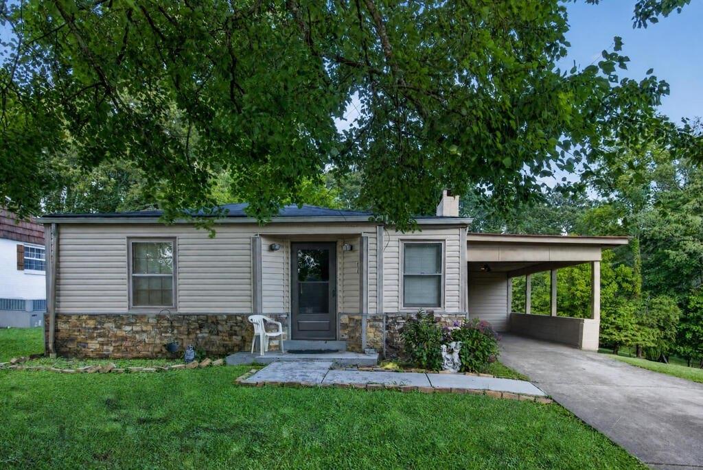 959 Hillcrest Drive