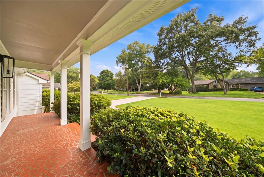 3616 Chelsea Crescent NE