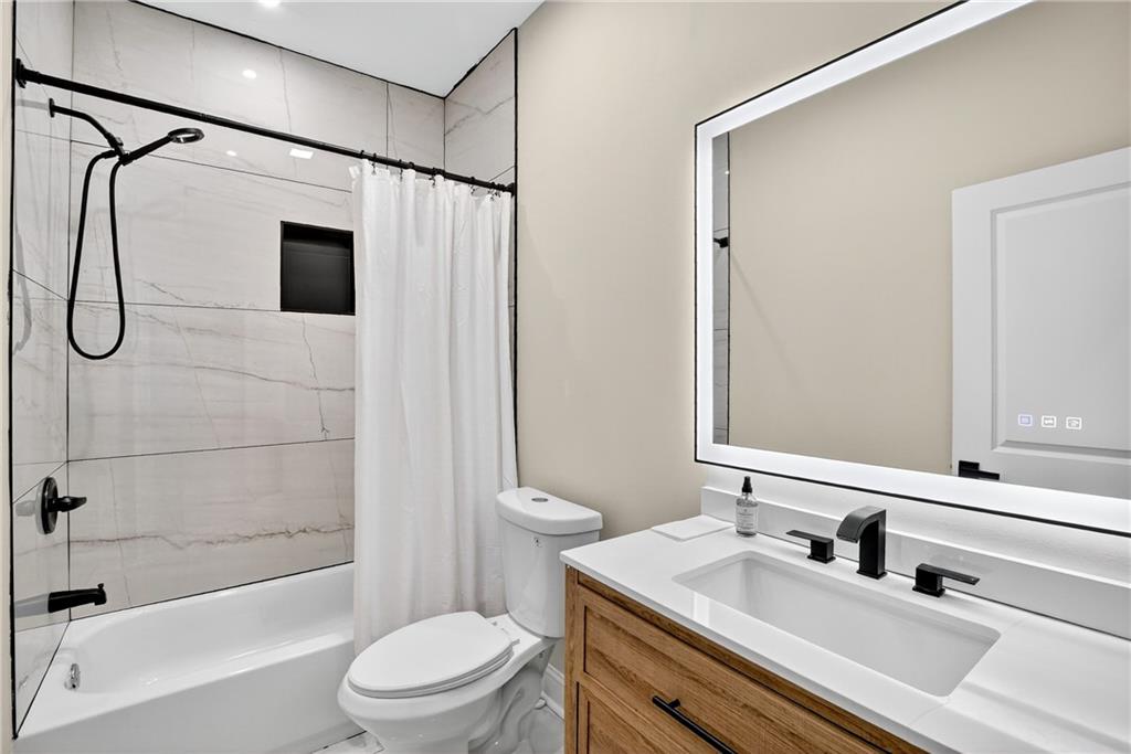 Jefferson Manor - Residential