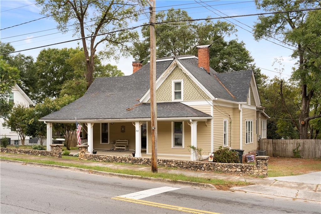 712 College Street