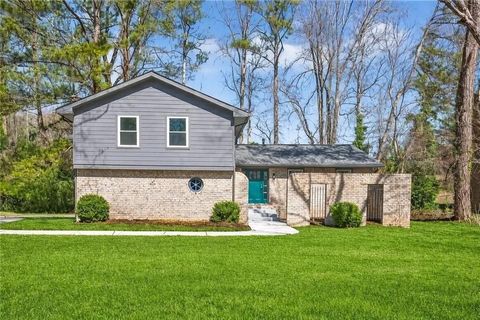 Homes For Sale - 3940 Pinehurst Valley Drive<br/> Dekalb County, Decatur, GA 30034