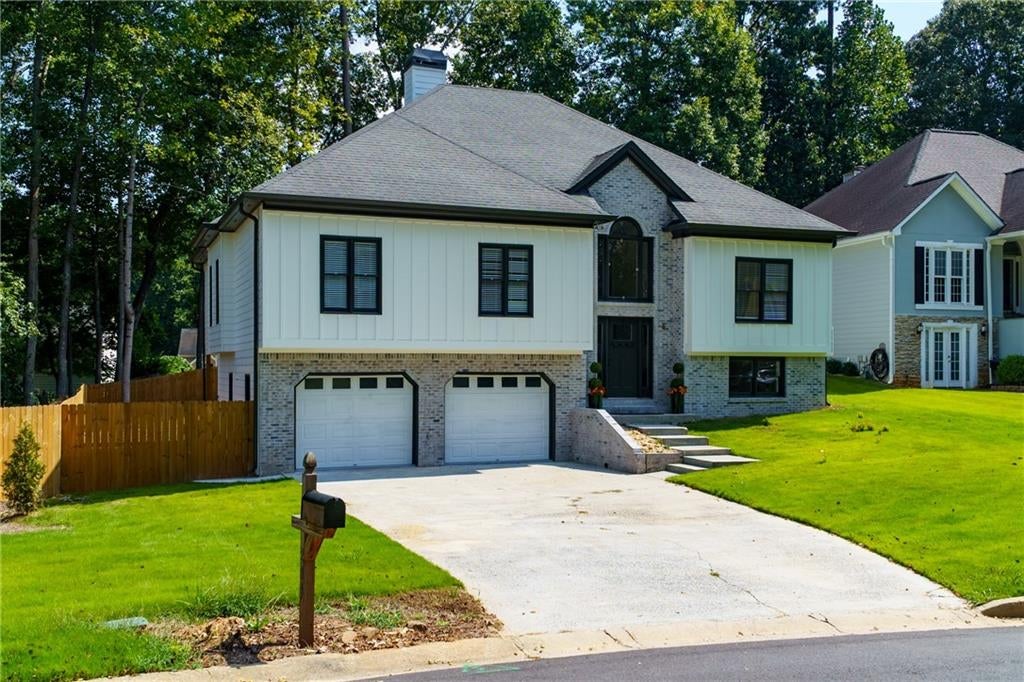 209 Tennis Court Lane NW