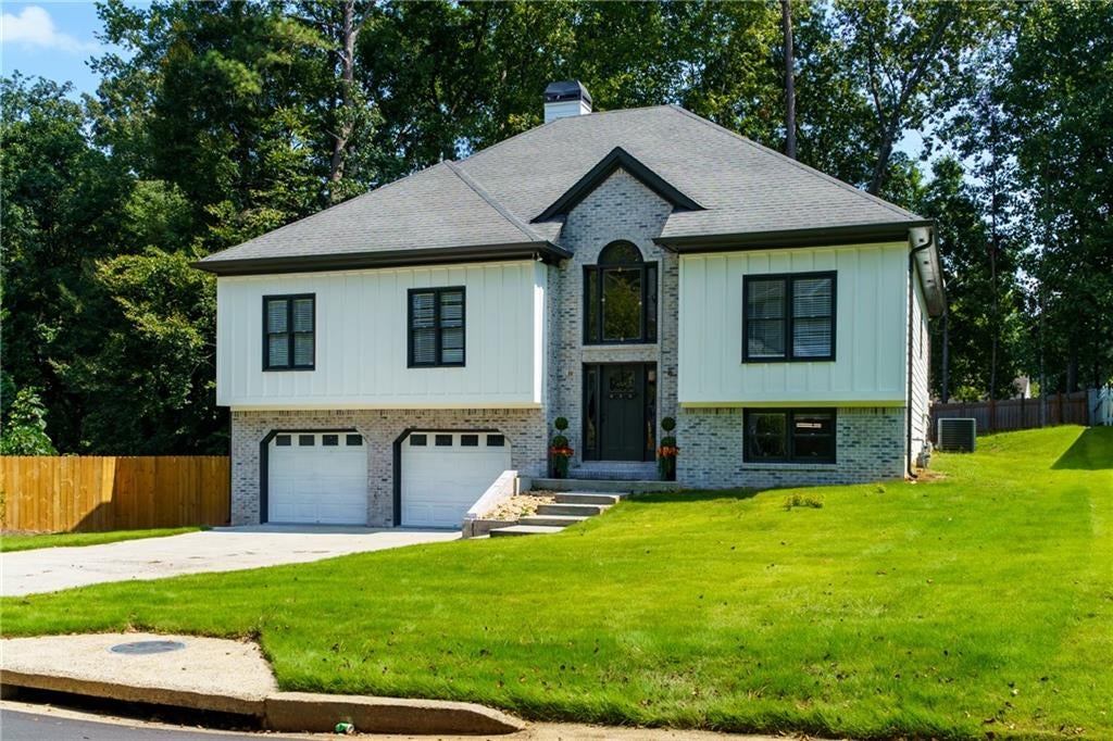 209 Tennis Court Lane NW