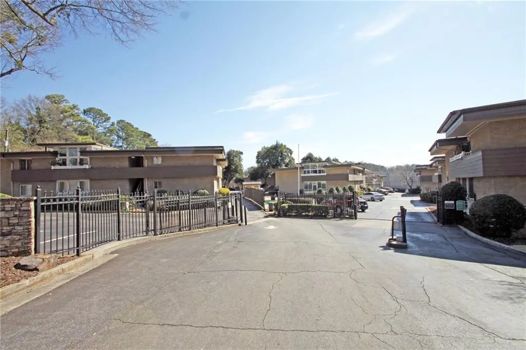 Atlanta, Georgia 30328, United States, 2 Bedrooms Bedrooms, ,2 BathroomsBathrooms,Residential,Active,254324