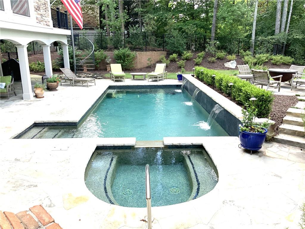 6995 Laurel Oak Drive