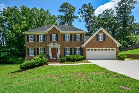 Homes For Sale - 1333 Concord Circle<br/> Lilburn, GA 30047