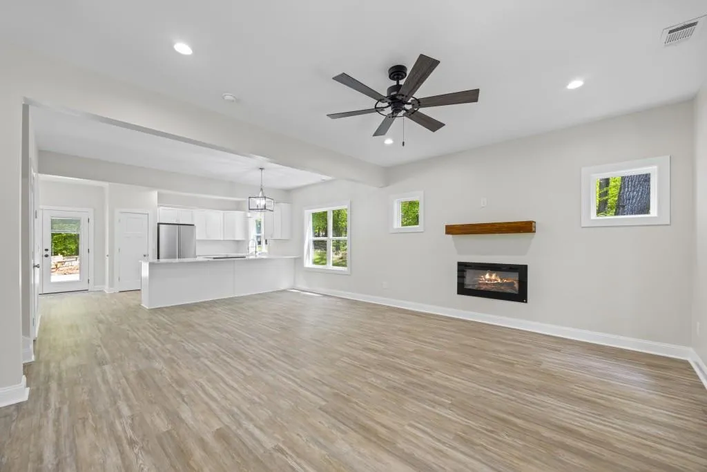 Lavonia, Georgia 30553, United States, 2 Bedrooms Bedrooms, ,3 BathroomsBathrooms,Residential,Active,119708