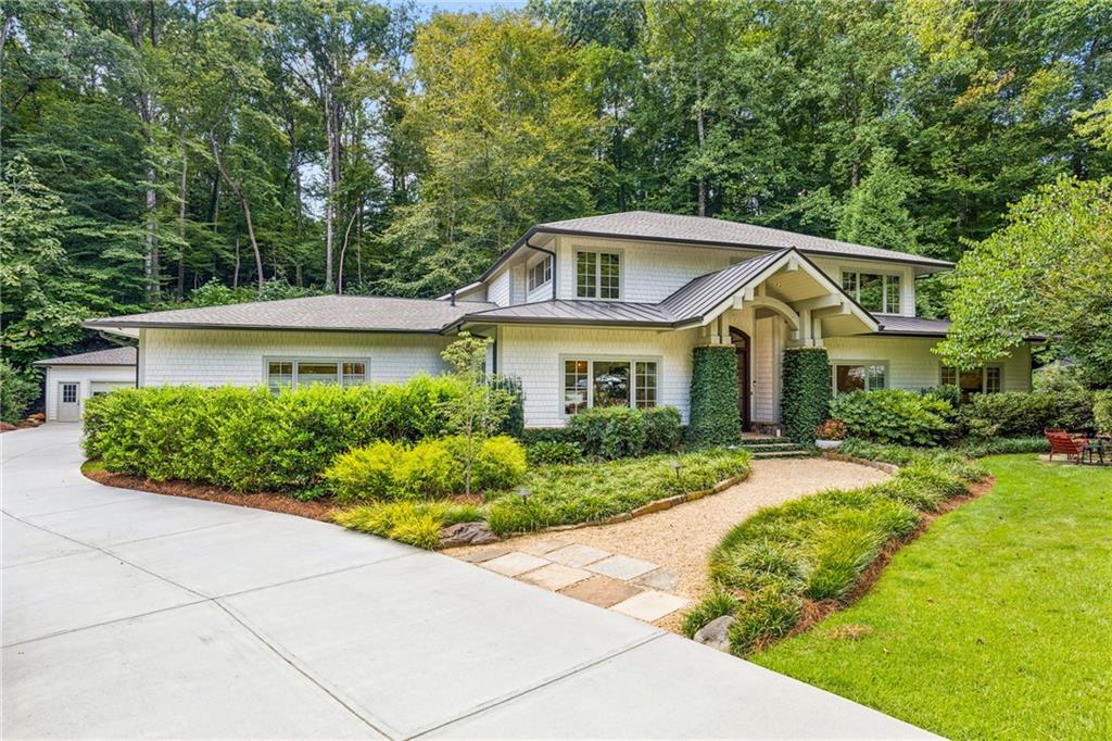 544 Hollydale Court NW