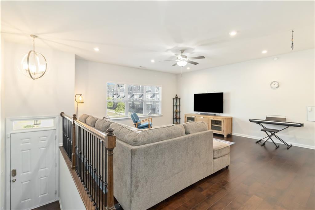 2517 Hedgeway Circle