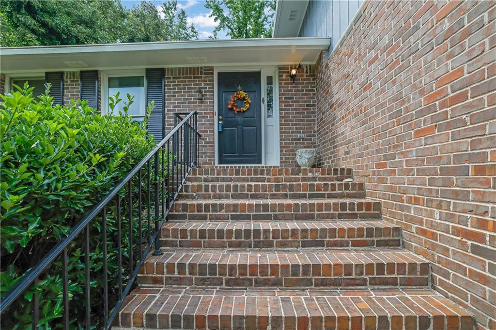 5618 Fern Creek Drive, Lilburn, Georgia image 3