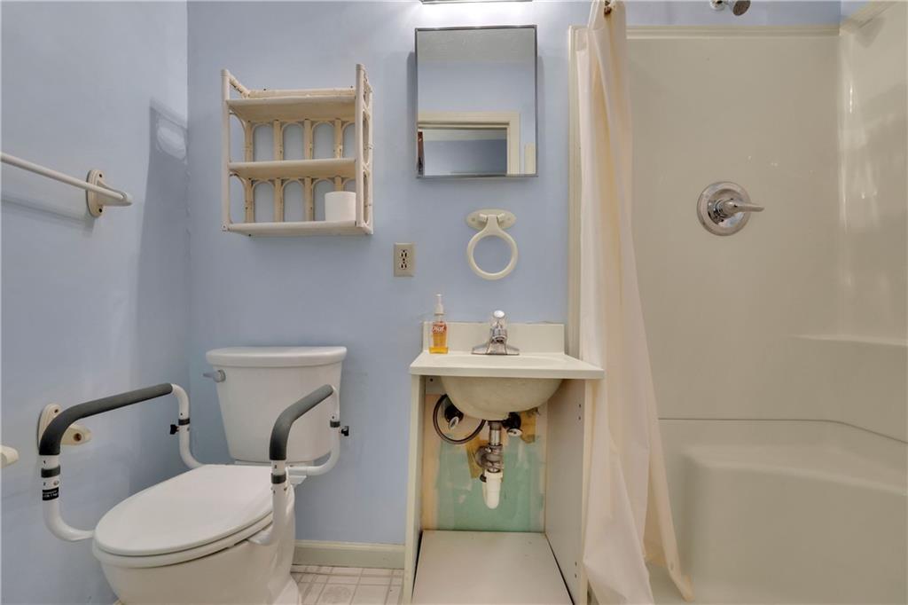 5618 Fern Creek Drive, Lilburn, Georgia image 21