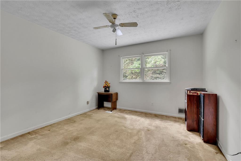 5618 Fern Creek Drive, Lilburn, Georgia image 16