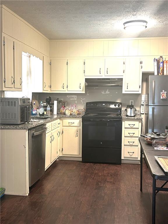 579 Wexwood Drive, Riverdale, Georgia image 3