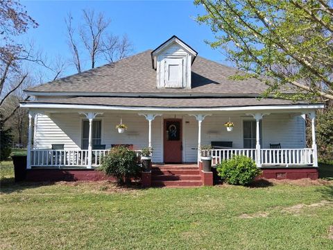 Homes For Sale - 209 Old Perry Road<br/> Macon County, Marshallville, GA 31057