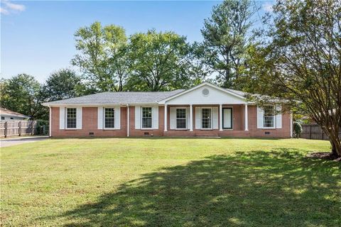 Photo of 922 Red Apple Drive, Marietta, GA 30066 (MLS # 7667208)