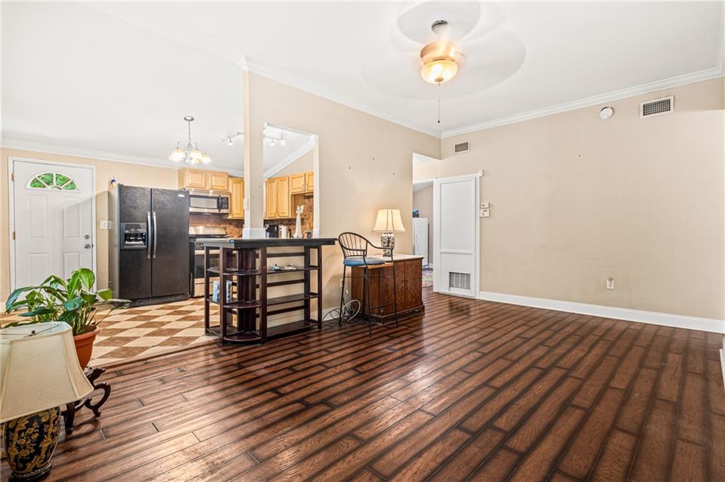 2738 S Bamby Lane NE