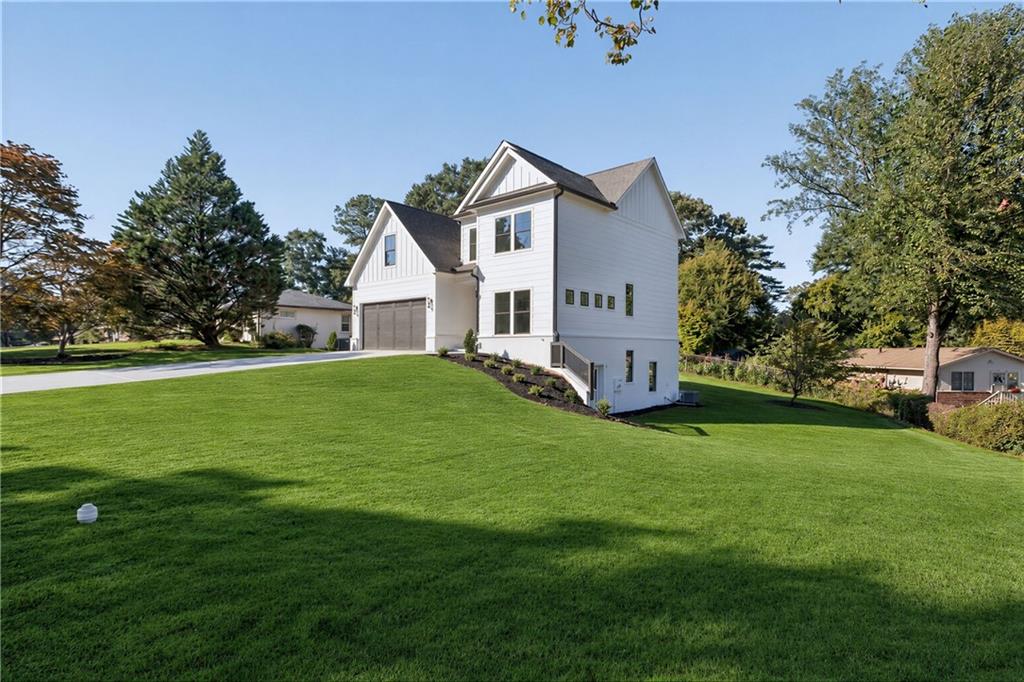 2425 Elmwood Circle