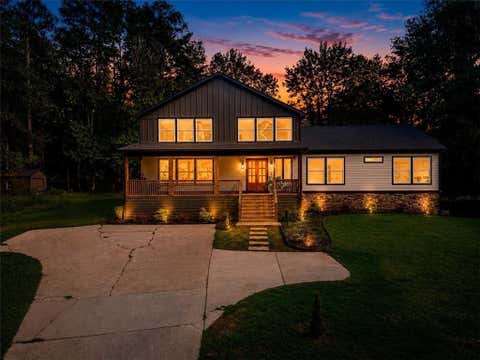 Homes For Sale - 170 Lakeview Lane<br/> Fayette County, Fayetteville, GA 30214