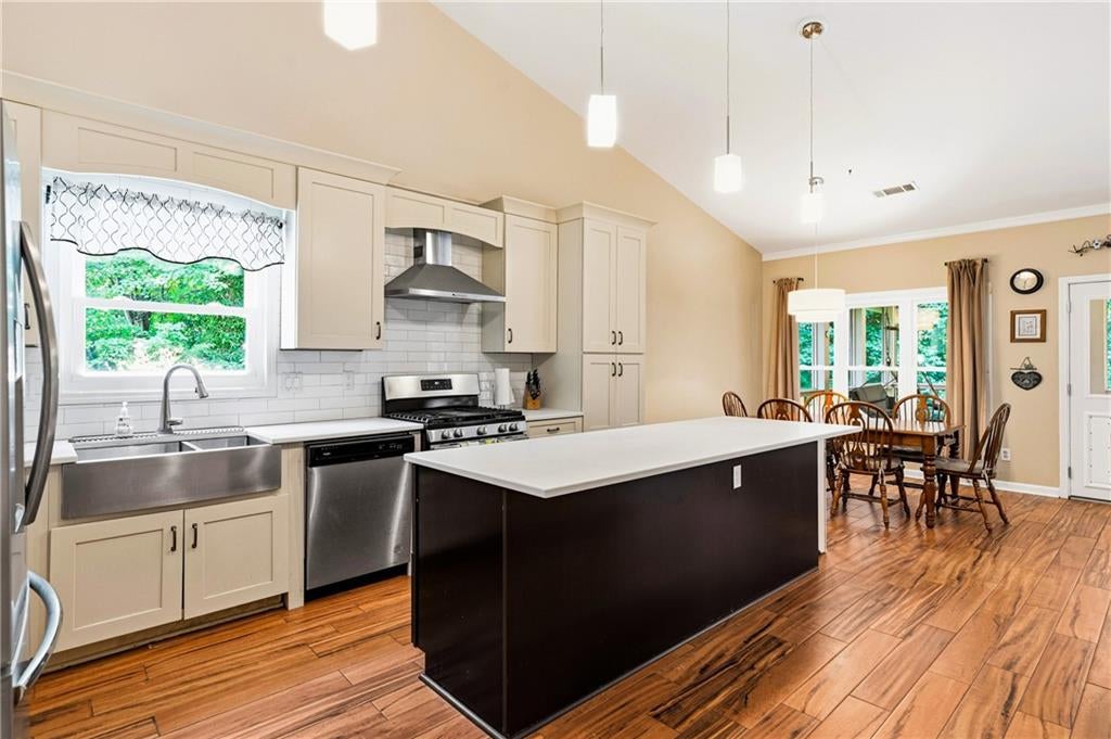 1235 Sunhill Drive
