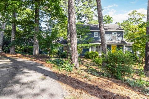 Homes For Sale - 1367 Lansdowne Court<br/> Cobb County, Marietta, GA 30008